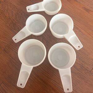 Vintage Tupperware Set of 5 White Plastic Measuring Cups USED